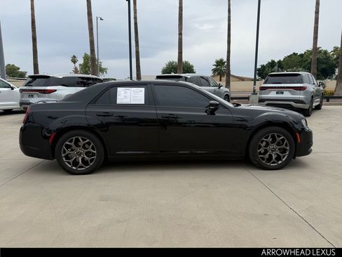 Used 2017 Chrysler 300 S w/ 300S Premium Group AWD/4WD image 7