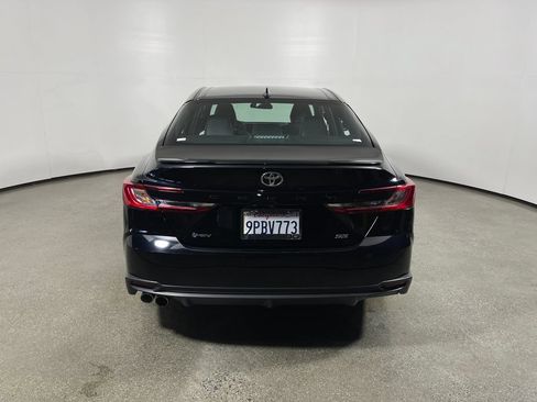 Used 2025 Toyota Camry SE FWD image 4