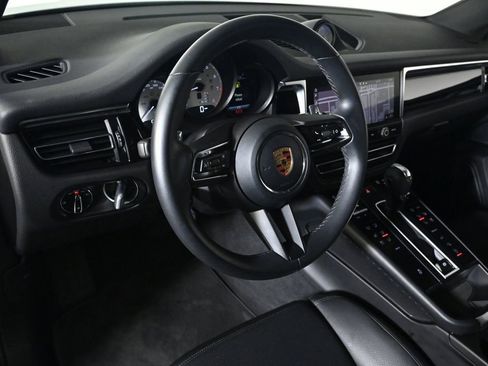 Certified 2023 Porsche Macan AWD/4WD image 4