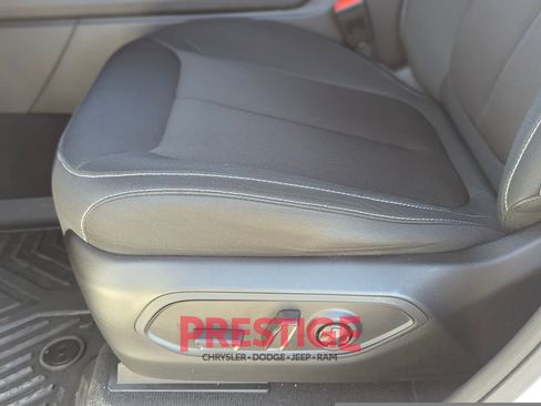 Used 2024 Jeep Grand Cherokee Laredo AWD/4WD image 25