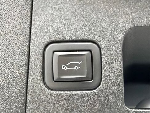 Used 2022 Cadillac XT5 Premium Luxury w/ LPO, Floor Liner Package image 19