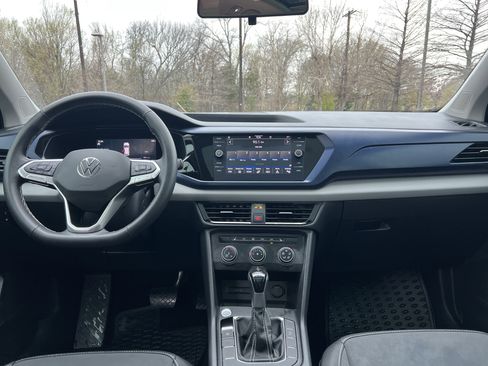 Used 2022 Volkswagen Taos SE w/ Panoramic Sunroof Package image 27