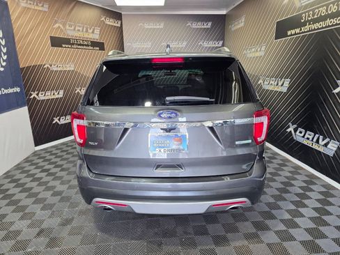 Used 2017 Ford Explorer XLT w/ Equipment Group 202A FWD image 13