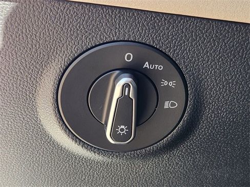 New 2025 Volkswagen Taos SE image 21