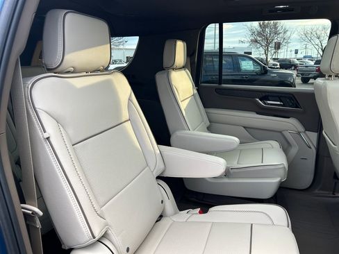 Certified 2025 GMC Yukon XL Denali w/ Sun & Power Step Package image 32