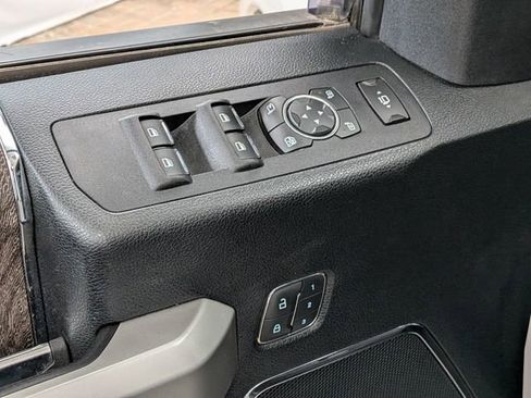 Certified 2019 Ford F250 Lariat w/ Chrome Package image 19