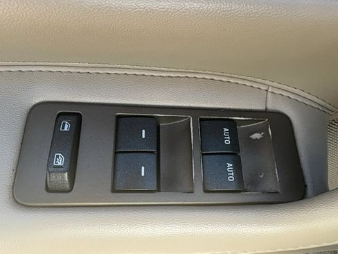 Used 2013 Lincoln MKX FWD image 23