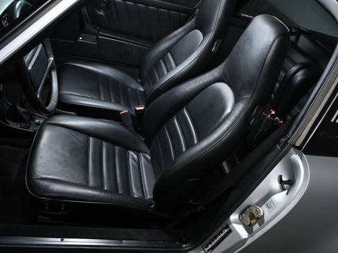 Used 1988 Porsche 911 Carrera RWD image 17