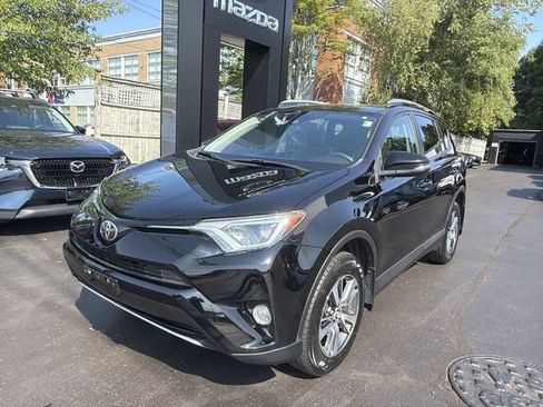 Used 2018 Toyota RAV4 XLE AWD/4WD image 4