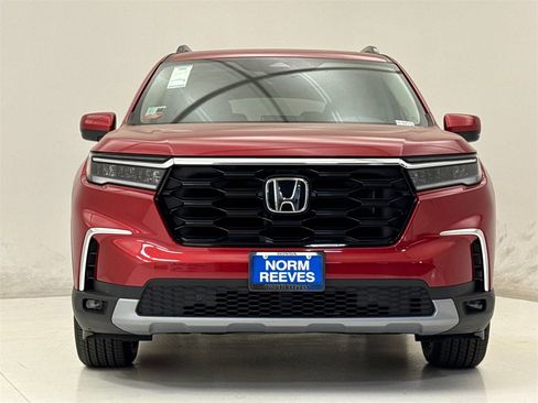 New 2025 Honda Pilot Touring image 3