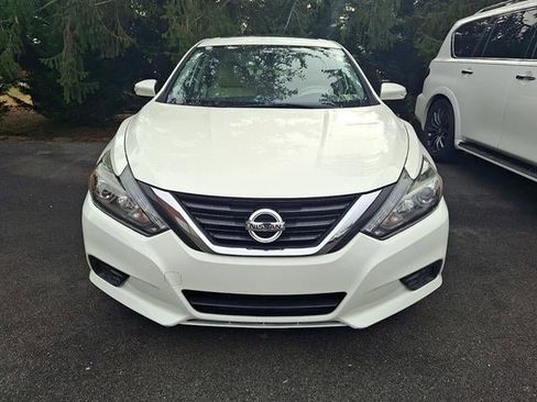 Used 2017 Nissan Altima 2.5 SL w/ 2.5 Technology Package image 2