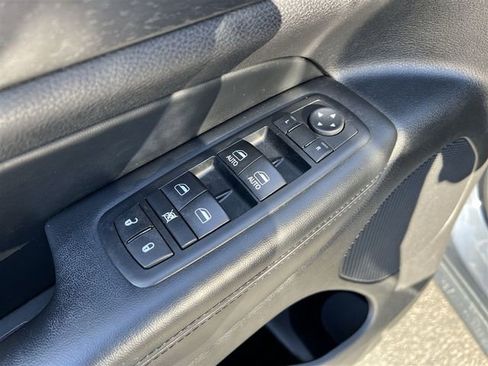 Used 2017 Jeep Grand Cherokee Altitude image 20