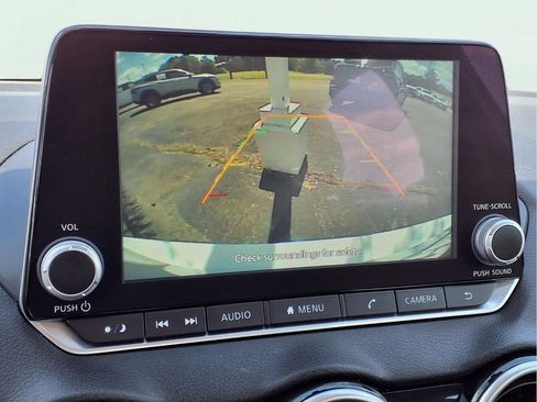 Used 2024 Nissan Sentra SV FWD image 9