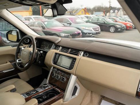 Used 2016 Land Rover Range Rover image 13