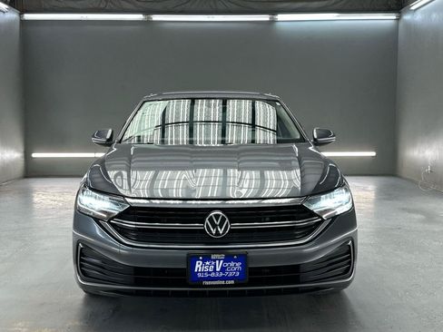 Used 2024 Volkswagen Jetta SE FWD image 2