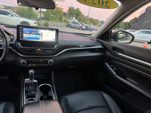 Used 2023 Nissan Altima 2.5 SR w/ SR Premium Package AWD/4WD image 34