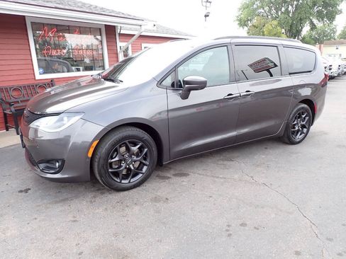 Used 2019 Chrysler Pacifica Touring-L Plus w/ Advanced Safetytec Group FWD image 3