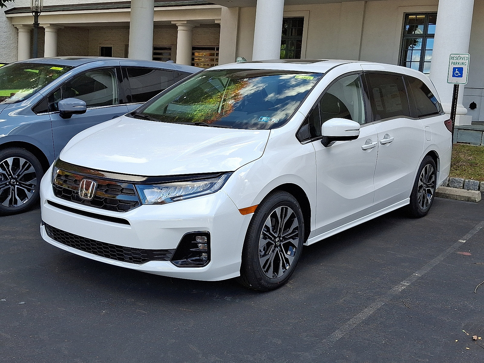 New 2027 Honda Odyssey Elite image 2