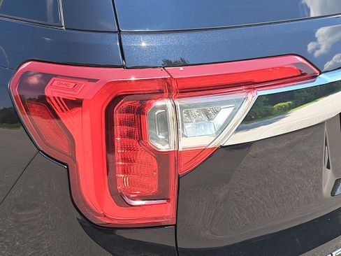 Used 2020 GMC Acadia SLE w/ Driver Convenience Package FWD image 32
