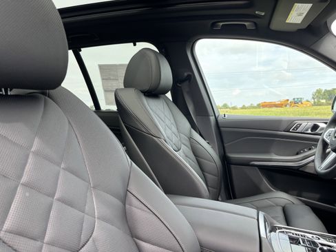 Used 2026 BMW X5 sDrive40i w/ Executive Package image 21