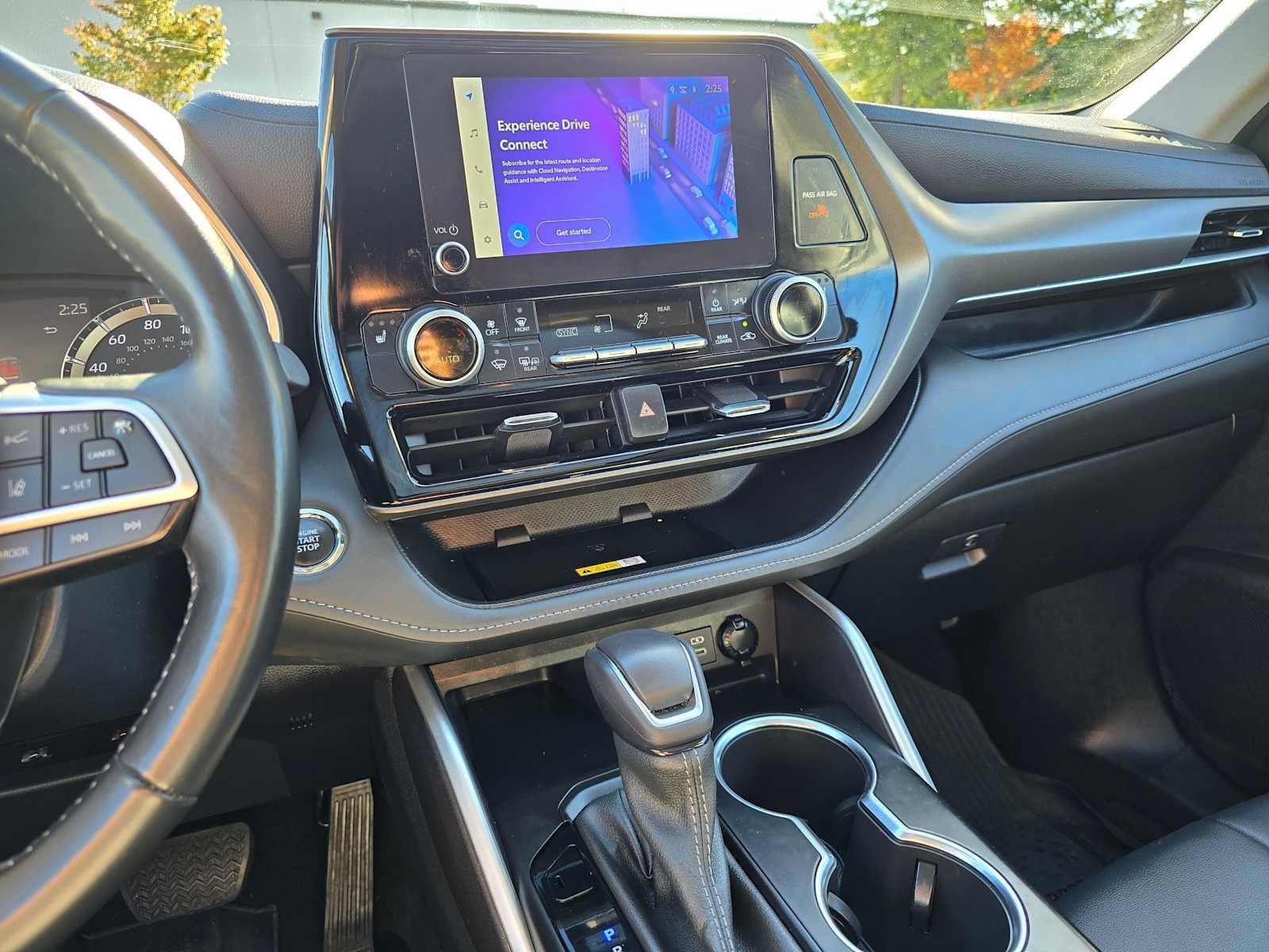 Used 2023 Toyota Highlander XLE AWD/4WD image 26