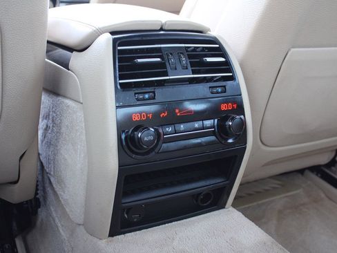 Used 2015 BMW 750Li image 27