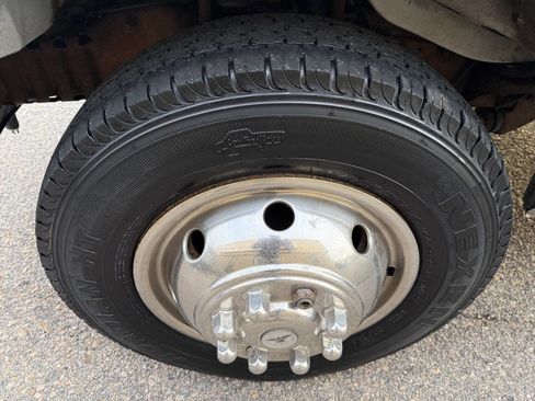 Used 1999 Ford E-350 and Econoline 350 Super Duty image 8