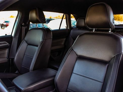 Used 2021 Volkswagen Atlas Cross Sport SE image 32