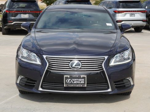 Used 2017 Lexus LS 460 image 2