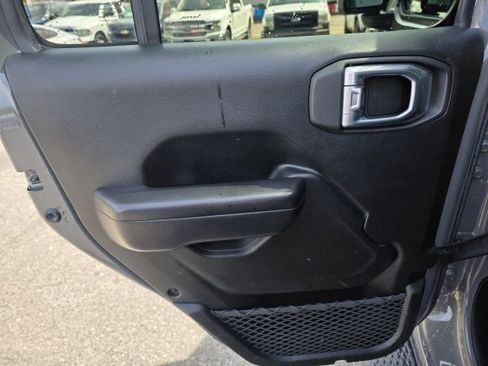 Used 2021 Jeep Gladiator Sport image 18