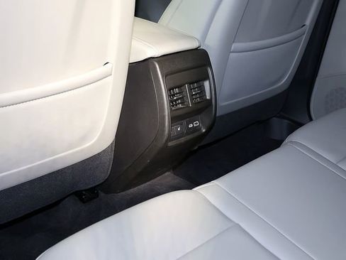 Used 2023 Cadillac XT4 Luxury w/ Cold Weather Package FWD image 15
