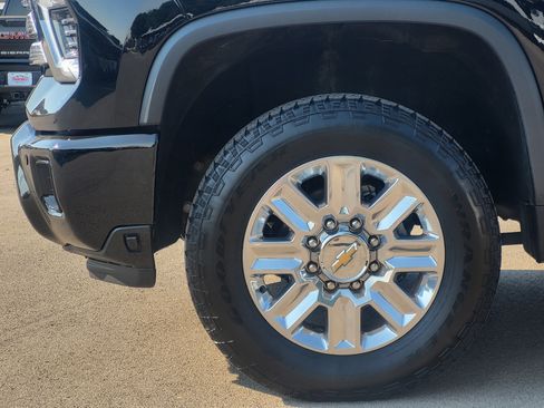 Used 2024 Chevrolet Silverado 2500 High Country w/ High Country Premium Package AWD/4WD image 9