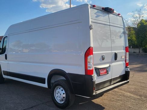 Used 2021 RAM ProMaster 2500 w/ Premium Appearance Group FWD image 8
