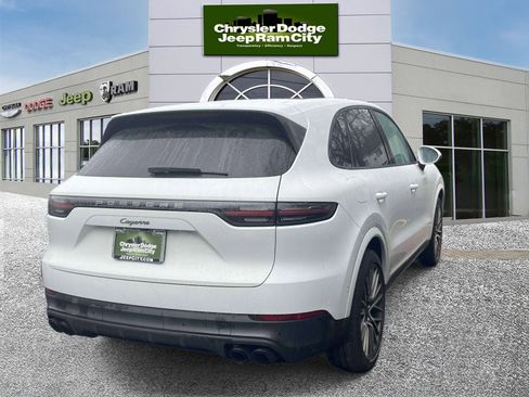 Used 2023 Porsche Cayenne Platinum Edition image 5