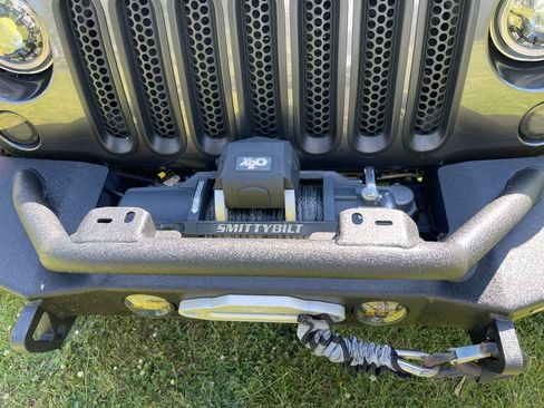 Used 2014 Jeep Wrangler Unlimited Rubicon w/ Connectivity Group AWD/4WD image 7