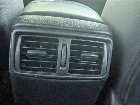 Used 2020 Nissan Rogue Sport S image 14