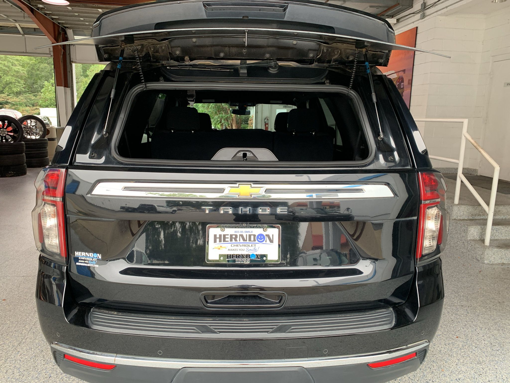 Used 2021 Chevrolet Tahoe LS RWD image 9