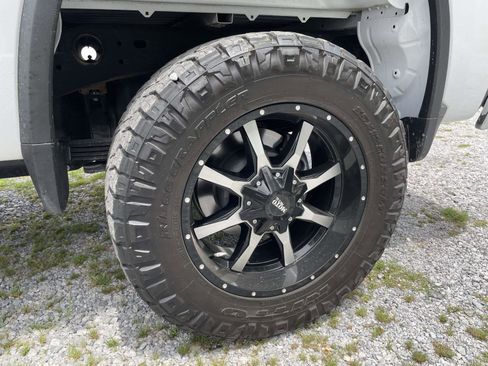 Used 2024 Chevrolet Silverado 2500 LT AWD/4WD image 6