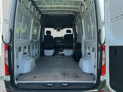 Used 2021 Mercedes-Benz Sprinter 1500 image 29