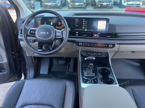 Certified 2025 Kia Carnival EX image 14