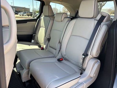 New 2026 Honda Odyssey Touring image 11