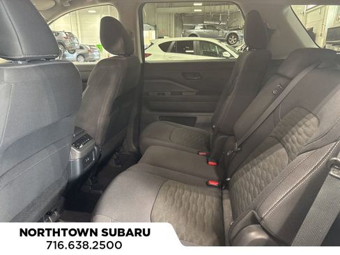 Used 2025 Nissan Pathfinder SV image 22