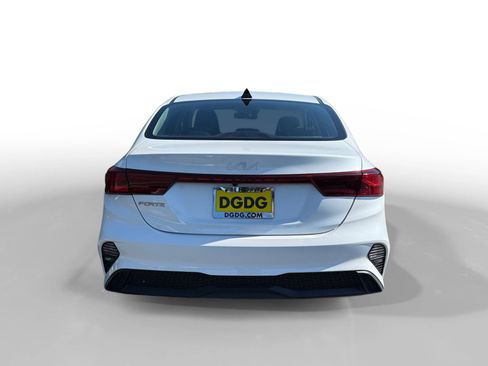 Used 2022 Kia Forte LXS w/ LXS Technology Package FWD image 4