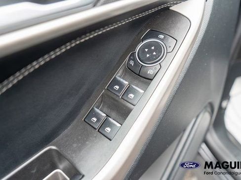 Used 2023 Ford Explorer XLT AWD/4WD image 18