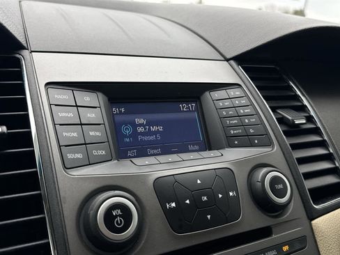 Used 2017 Ford Taurus SE image 17