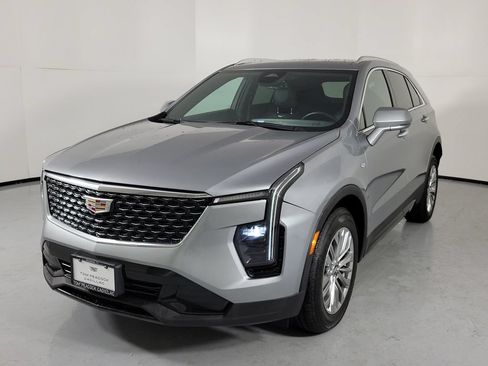 Used 2024 Cadillac XT4 Premium Luxury AWD/4WD image 2