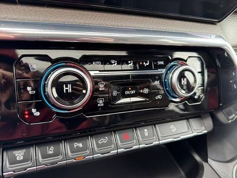 Used 2025 GMC Sierra 3500 Denali w/ Denali Reserve Package image 31