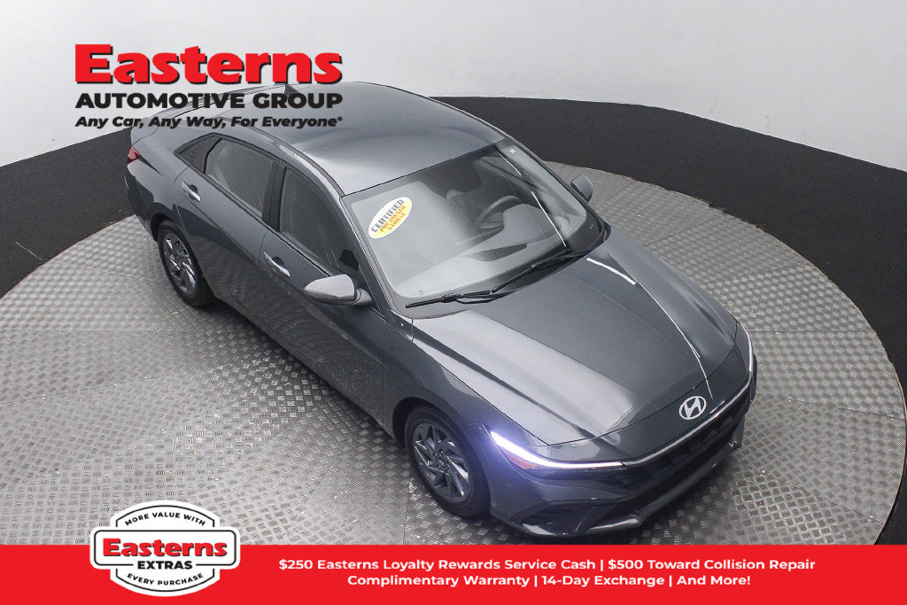 Used 2025 Hyundai Elantra Hybrid FWD image 4
