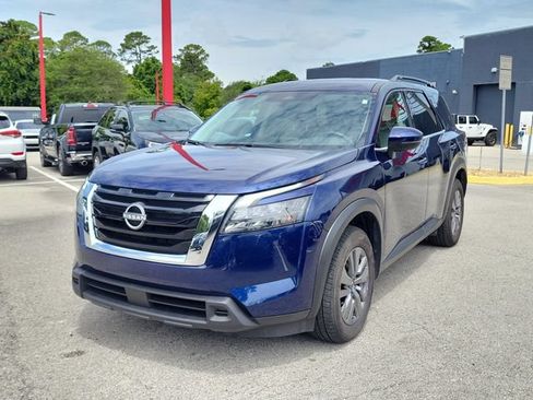 Certified 2025 Nissan Pathfinder SV FWD image 5