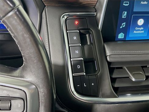 Used 2022 Chevrolet Suburban Z71 image 15
